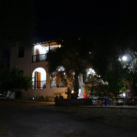 Liossis Rooms & Apartments สโกเปลอสทาวน์ ภายนอก รูปภาพ