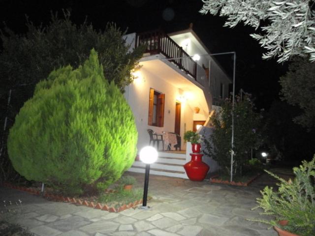 Liossis Rooms & Apartments สโกเปลอสทาวน์ ภายนอก รูปภาพ