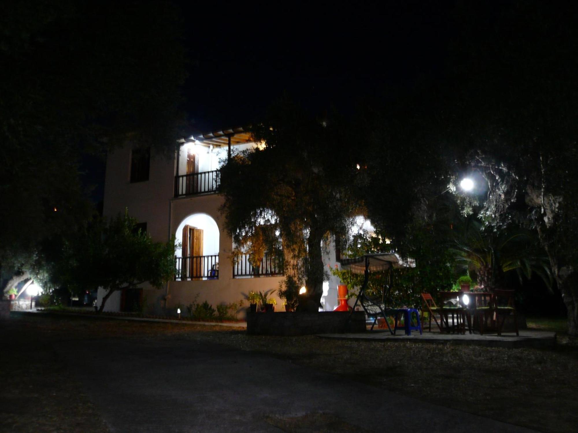 Liossis Rooms & Apartments สโกเปลอสทาวน์ ภายนอก รูปภาพ